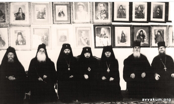 З делегацією РПЦ, яку очолив голова ВЗЦЗ архієпископ Никодим Ротов. Липень 1963 р. О. Авакум - крайній зліва.