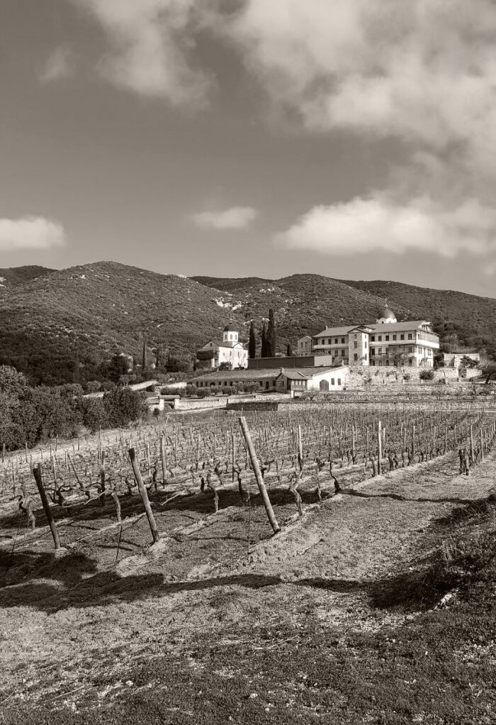 Скит Крумица (современное фото). Здесь о. Аввакум проходил свое первое послушание. Это был труд на “быкарне“ - скотном дворе.